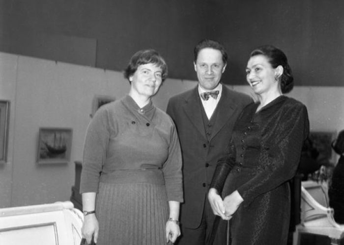 Foto på Jan Erik Anderbjörk och två kvinnor bredvid honom.